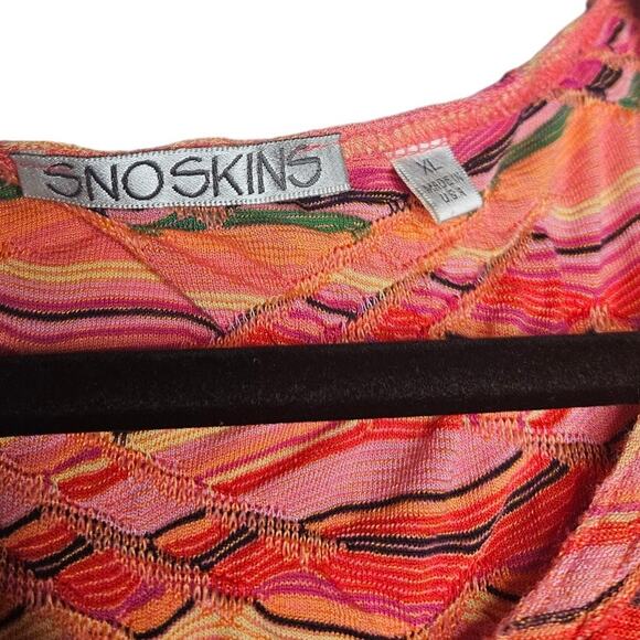 Snoskins XL Pink Wavy Knit Short Sleeve Top Stretch Abstract Scoop Neck - Picture 2 of 3